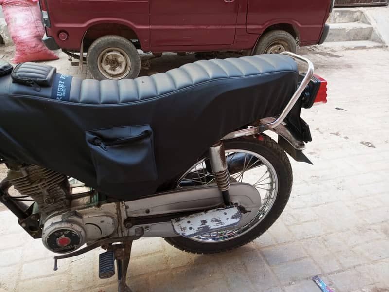 Honda CG 125 2015 Excellent condition (Only call) HYDERABAD NUMBER 6