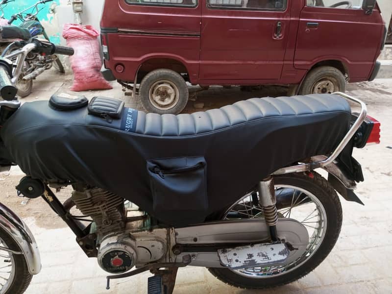 Honda CG 125 2015 Excellent condition (Only call) HYDERABAD NUMBER 7