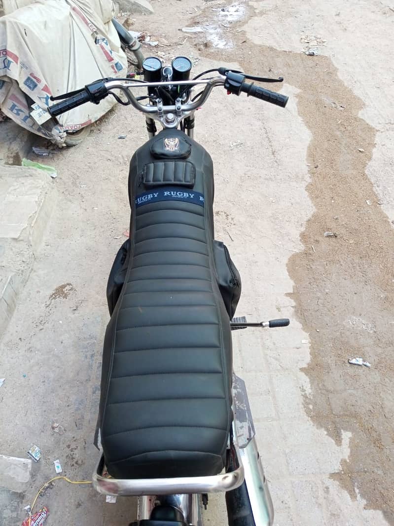 Honda CG 125 2015 Excellent condition (Only call) HYDERABAD NUMBER 10