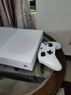 Xbox one s 1tb. Almost new