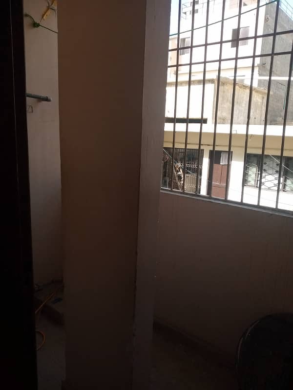 2nd floor portion is available for rent in mehmoodabad 4