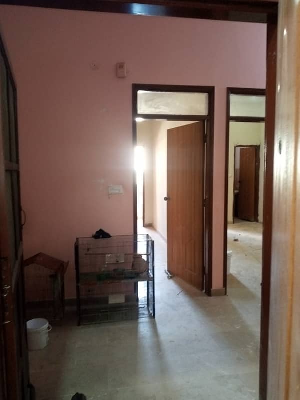 2nd floor portion is available for rent in mehmoodabad 9