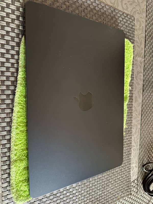 Apple macbook air M2 (2022)+ Apple magic mouse 1