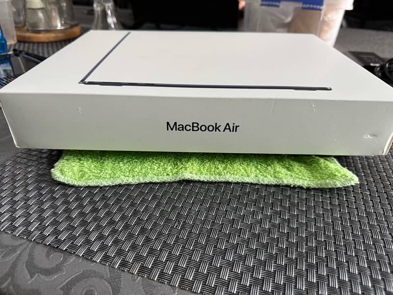 Apple macbook air M2 (2022)+ Apple magic mouse 8