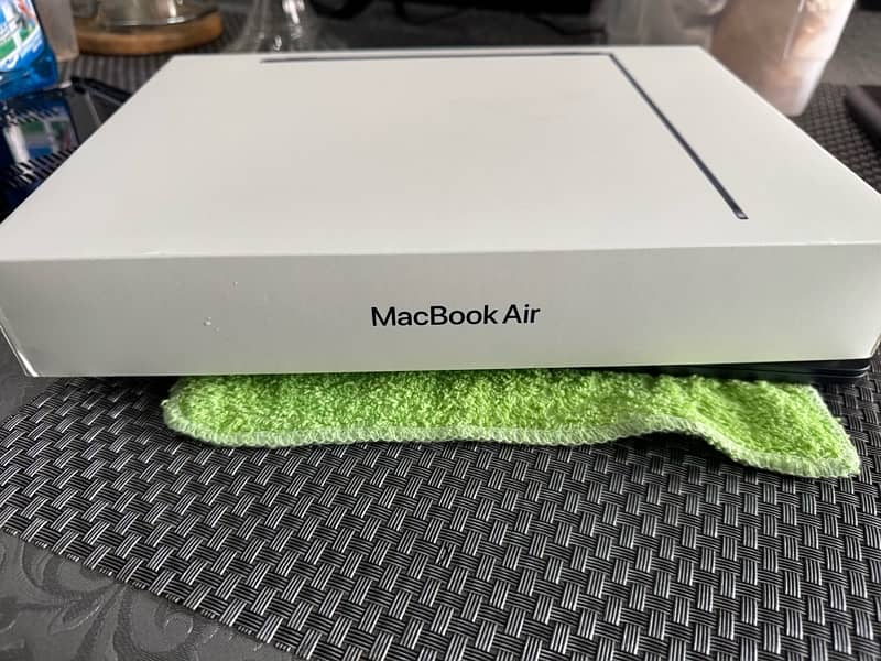 Apple macbook air M2 (2022)+ Apple magic mouse 9