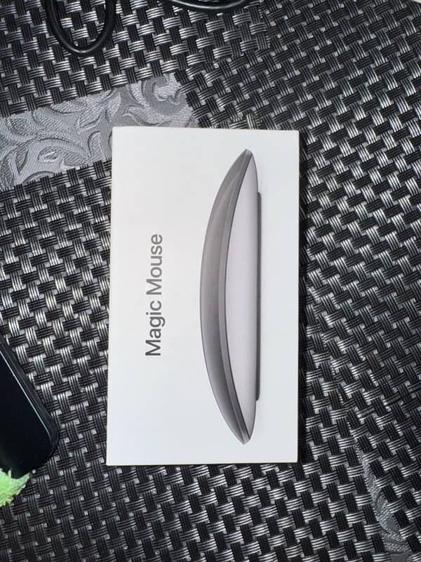 Apple macbook air M2 (2022)+ Apple magic mouse 11