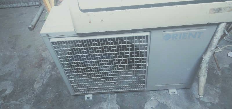 i want to sale  1 ton orient ac  gass leak 3