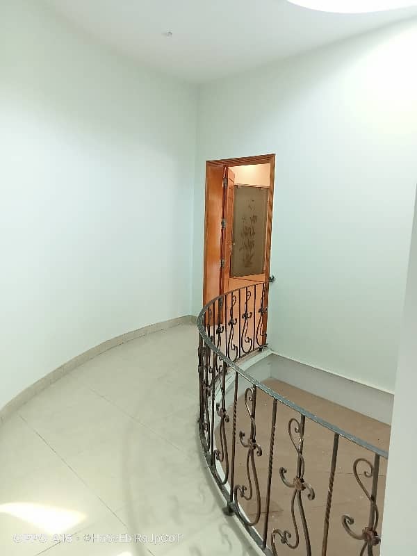 2 kanal Upper portion available for rent in sarwar colony. 3