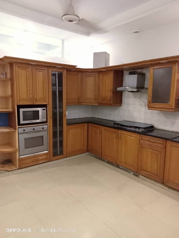 2 kanal Upper portion available for rent in sarwar colony. 5