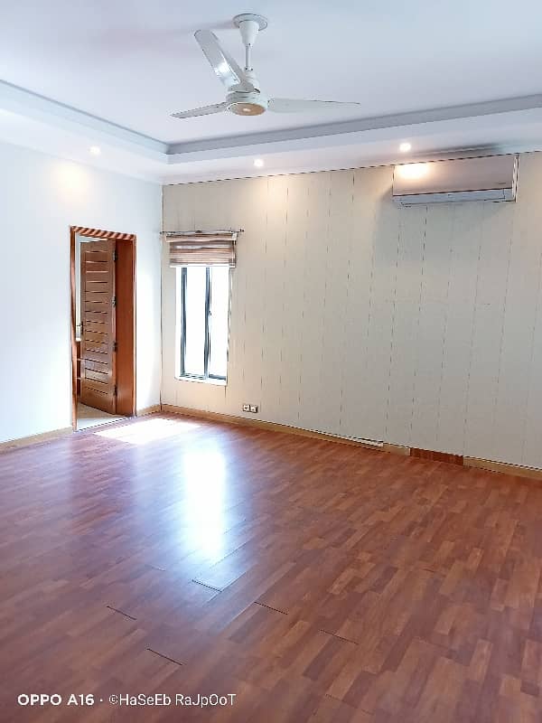 2 kanal Upper portion available for rent in sarwar colony. 10