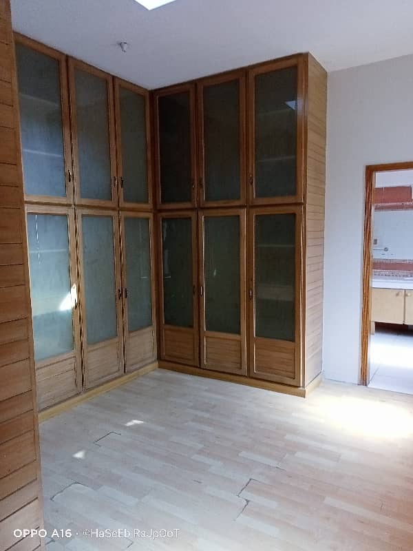 2 kanal Upper portion available for rent in sarwar colony. 11