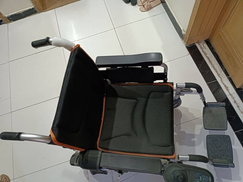 Chargeable Electric Wheel chair 1