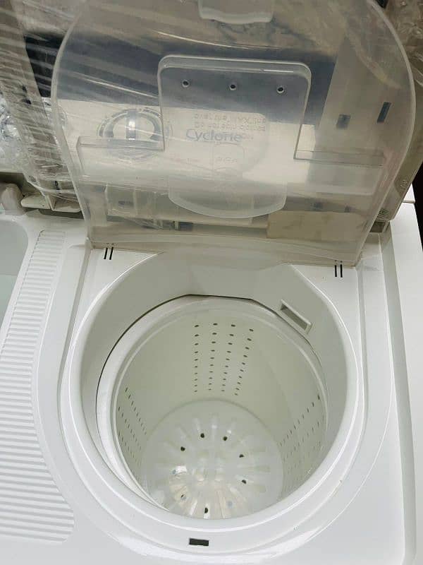 Kenwood Washing machine semi auto 6