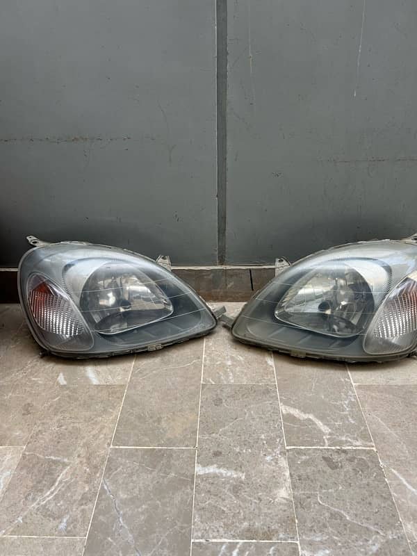 Toyota Vitz 1999 - 2001 Headlights 3