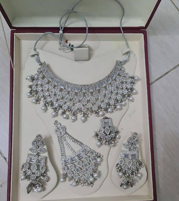 one time used jewelry at low price 1