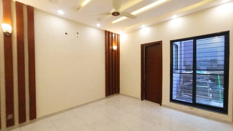 Prime Location Formanites Housing Scheme - Block E House Sized 5 Marla 7