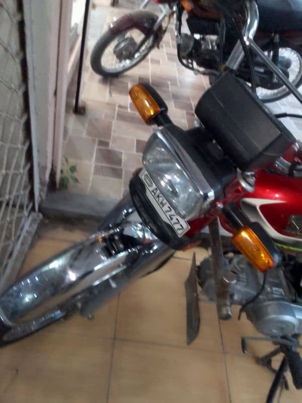 Honda 70 bike total genman hai koi touching nai hai saaf condition hai 2