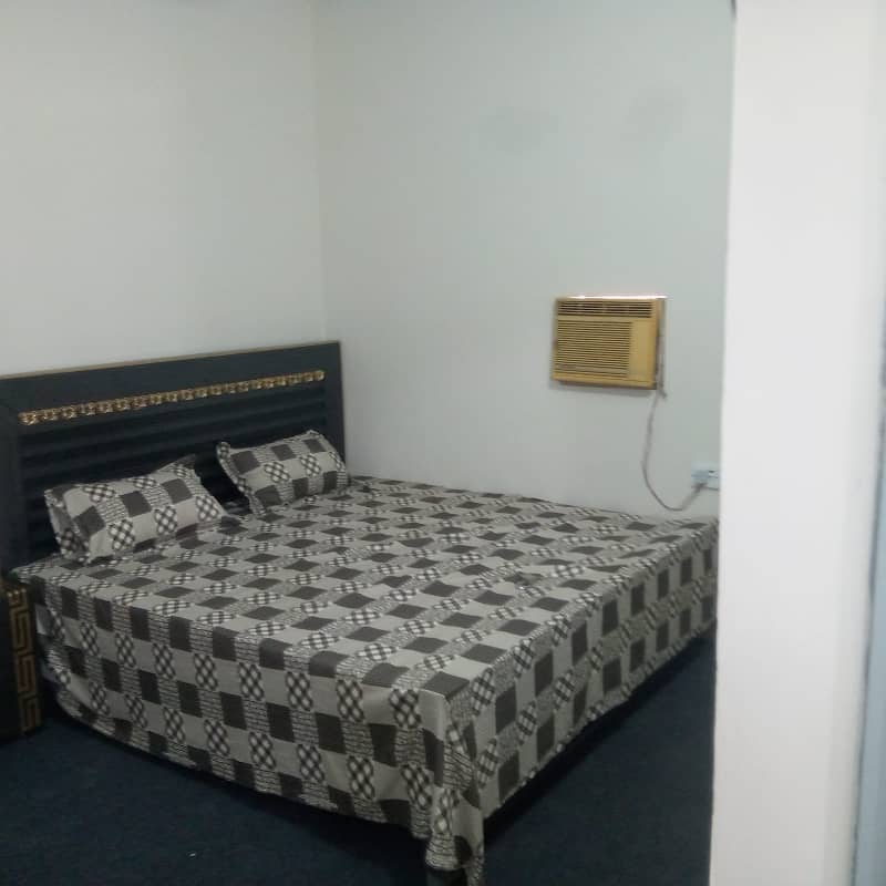 2 ROOMS FULLY SEPARTE AND INDEPENDENT FLAT FOR RENT IN MODEL TOWN LAHORE RENT 26000 3