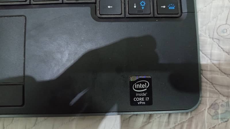 Dell itel Inside core i7 touch or dial pad 4