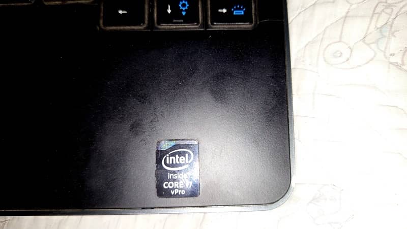 Dell itel Inside core i7 touch or dial pad 5