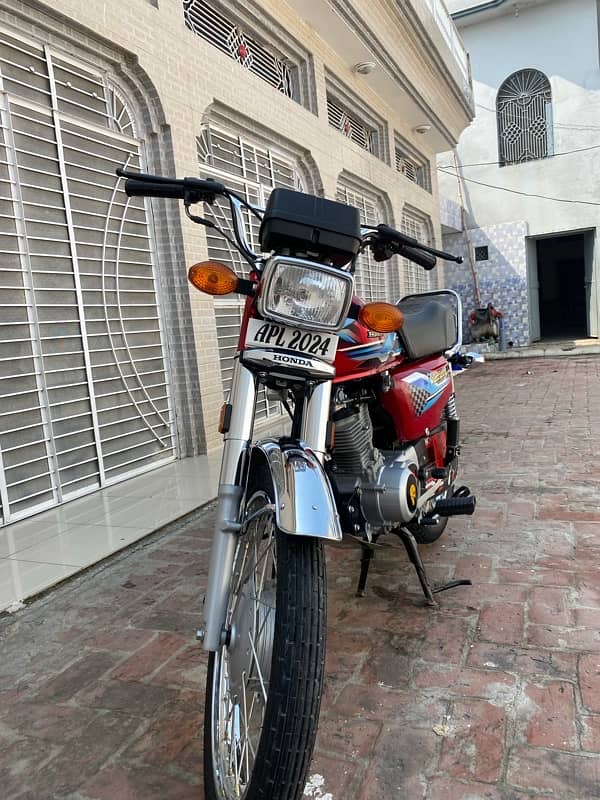 Honda 125 Red 2