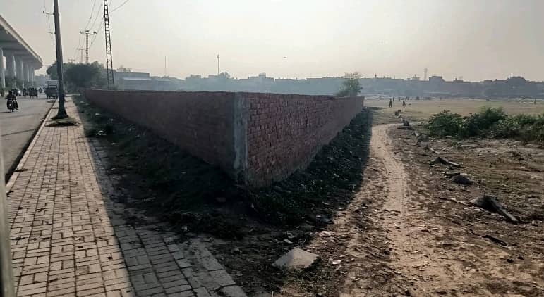 Spacious Commercial Plot Is Available For sale In Ideal Location Of Multan Road 6