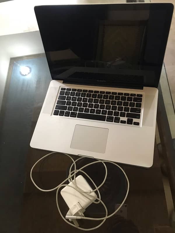 macbook pro apple 1