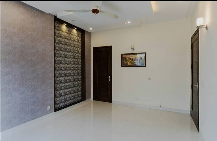 10 Marla House Up For Sale In DHA Phase 5 3