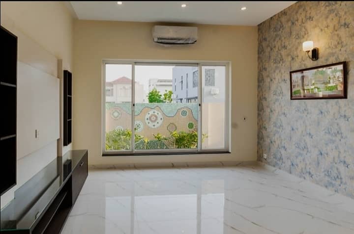 10 Marla House Up For Sale In DHA Phase 5 4