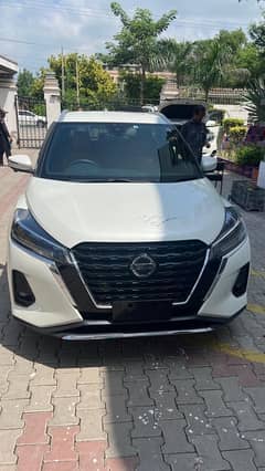 Nissan Kicks white colour brand new fresh import