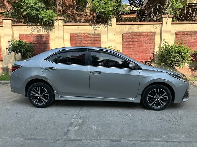 Toyota Corolla Altis Grande 6