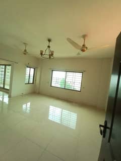 10 Marla 3 bedrooms Good Location Flat Available For Sale.