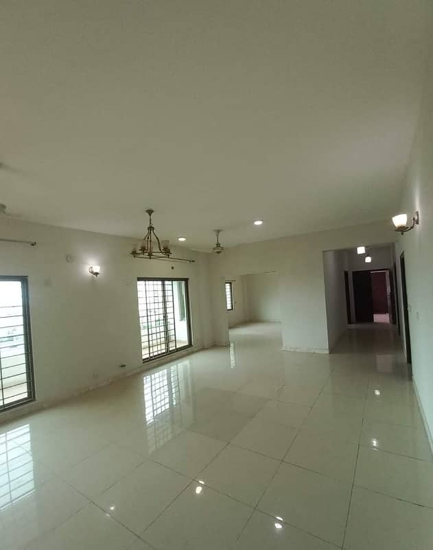 10 Marla 3rd Floor Prime Location Flat Available For Sale. 5