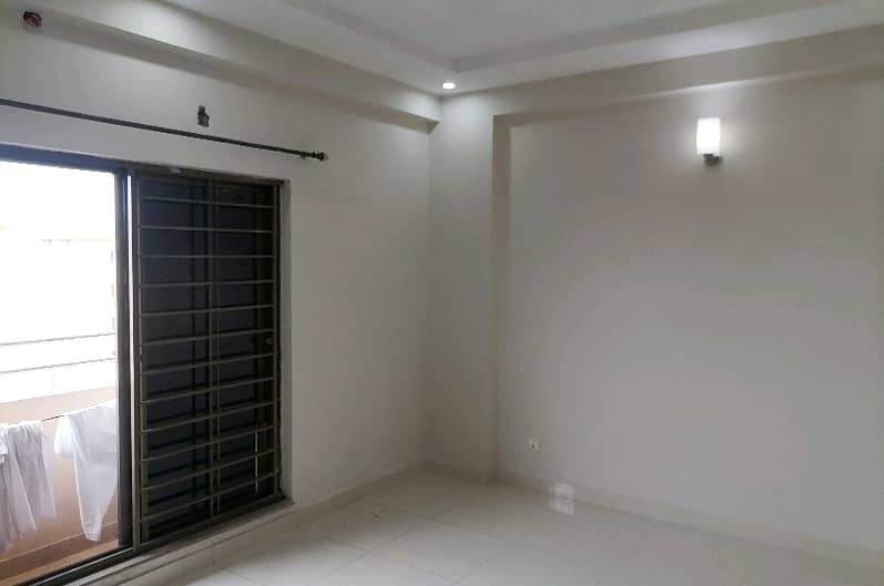 10 Marla Flat In Askari 11 For sale At Good Location 3