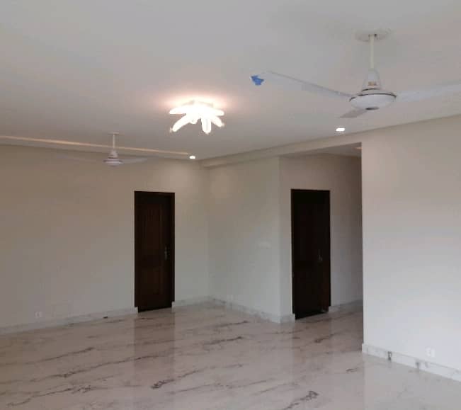 Flat For sale In Beautiful Askari 11 4