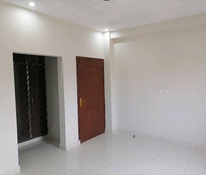 Your Search Ends Right Here With The Beautiful Flat In Askari 11 At Affordable Price Of Pkr Rs. 32500000 2