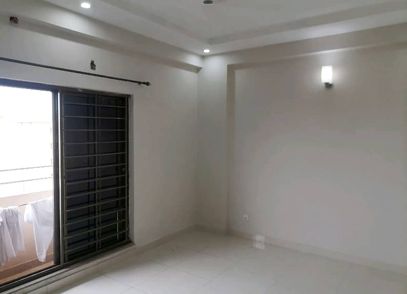 Your Search Ends Right Here With The Beautiful Flat In Askari 11 At Affordable Price Of Pkr Rs. 32500000 3