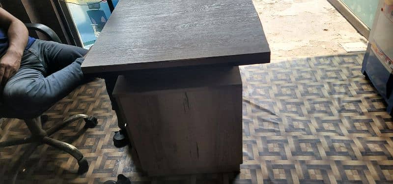 office table new condition h 3