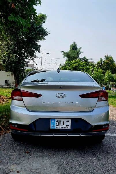 Hyundai Elantra 2022 4