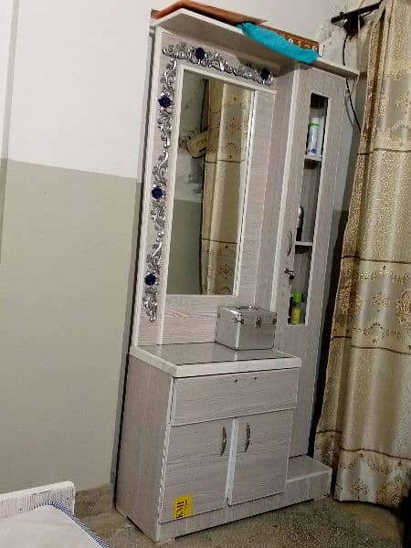 Kingbed/dressing table/cupboard/sidetable 1