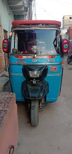 Sazgar Rikshaw 2022 original condition LPG hai,battery 5 month warenty