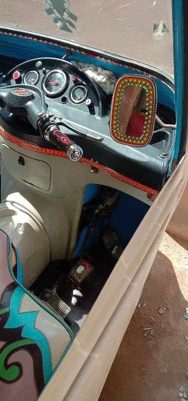 Sazgar Rikshaw 2022 original condition LPG hai,battery 5 month warenty 15