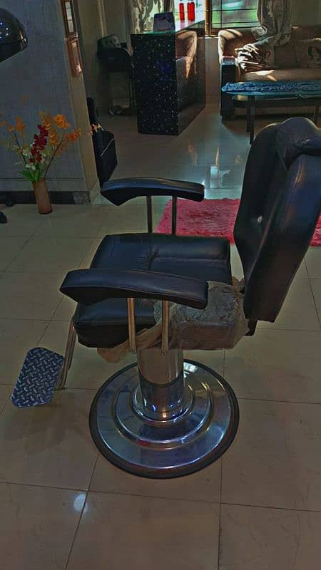 Salon furniture + equipments 11