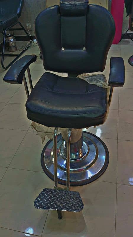 Salon furniture + equipments 12