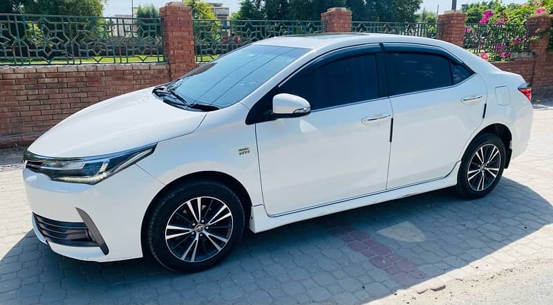 Toyota Altis Grande 2018 white 3