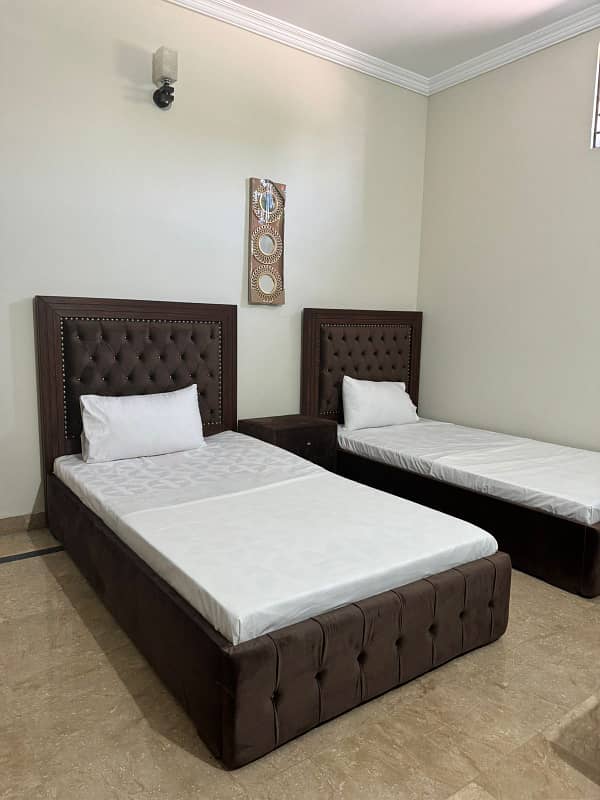 Furnished room daily basis available for rent in G15 3