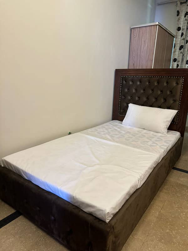 Furnished room daily basis available for rent in G15 10