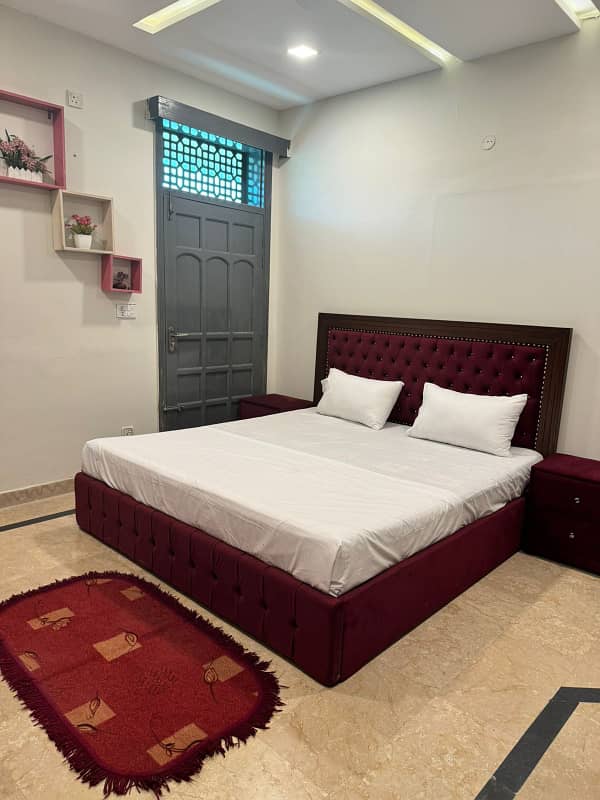 Furnished room daily basis available for rent in G15 12