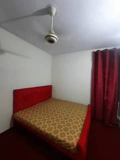 2 ROOMS FULLY SEPARATE AND INDEPENDENT SEMI FURNISHED FLAT FOR RENT IN MODEL TOWN LAHORE RENT 26000