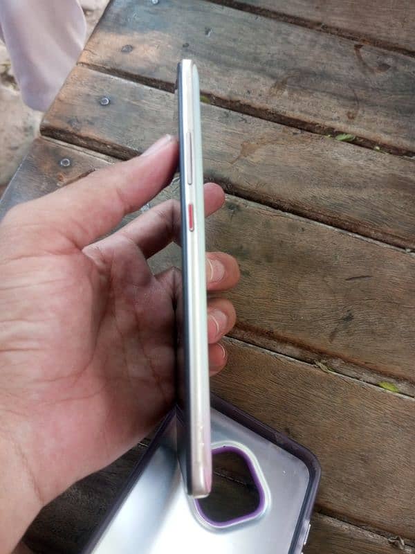 vivo s1pro 8 128 ,,10.10 8